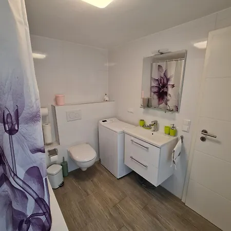 Cityapartment Mit Terrasse Bis 4 Personen Zentrum Direkt Stadtmitte Rheinpromenade *